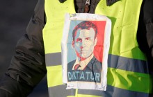 Рейтинг Макрона упал до рекордно низкого уровня на фоне протестов