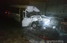 Под Ичней грузовик въехал в маршрутку: 10 пострадавших