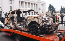 "Євробляхери" привезли під Раду згорілий Range Rover (фото)