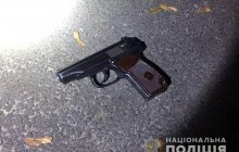 У Києві п’яний чоловік тричі вистрілив у незнайомого перехожого