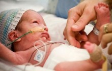 Дві київські парафії передали в «ОХМАТДИТ» обладнання для виходжування недоношених дітей