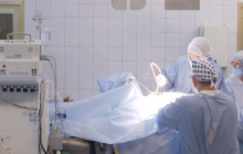 Пуля прошила мозг: в Днепре медики спасают тяжелораненого бойца (видео)