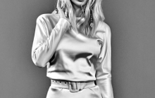 Лобода зачарувала мережу новим фото у стильній сукні