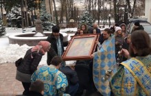 У Кропивницькому православні зустріли ікону Богородиці, яка була написана на Афоні в XIX столітті (відео)