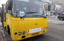 У Черкасах водій маршрутки вдарив 15-річного хлопця-інваліда через посвідчення (відео)