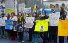 Под штаб-квартирой ООН протестовали против российской агрессии в Керченском проливе (фото)