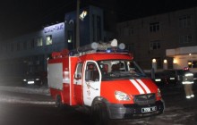 У Києві спалахнув цех заводу, що виробляє картонні пакування (фото, відео)