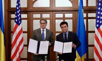 Rick Perry (left) and Pavlo Klimkin (right) at an official signing ceremony / ua.usembassy.gov
