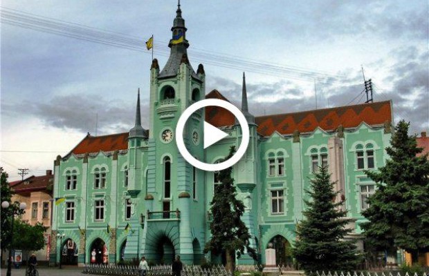 ТОП-5 українських ратуш, які варто побачити кожному (відео)