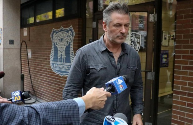 Алек Болдуїн заявив, що рідні вбитої ним Українки вимагають грошей