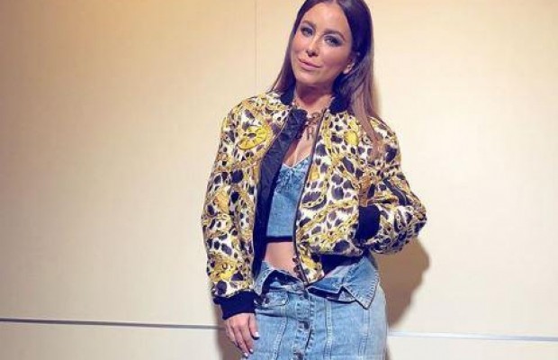 "Дешевая ПТУшница": Ани Лорак шокировала фанатов вульгарным нарядом