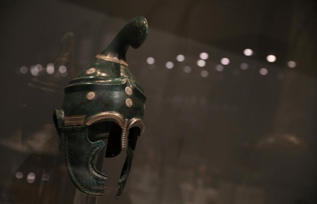 Шлемы, монеты и оружие: в археологическом музее Софии показали артефакты, изъятые у контрабандистов (фото, видео)