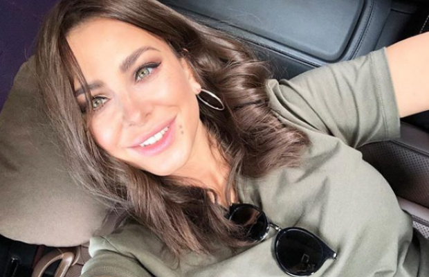 Ані Лорак "засвітила" груди у глибокому декольте