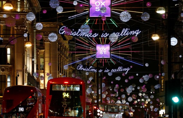 Праздник приближается: в мире начинаются приготовления к Рождеству и Новому году (видео)