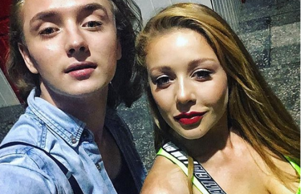 Тіна Кароль "засвітила" груди в глибокому декольте (фото)