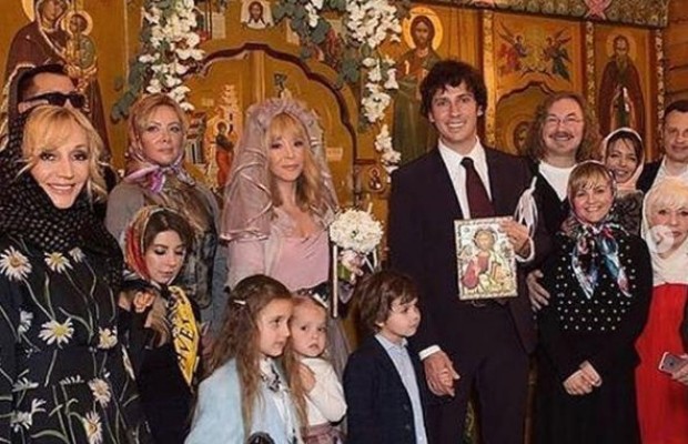 Пугачеву поздравили с годовщиной венчания после слухов о разводе с Галкиным - она прокомментировала (фото)