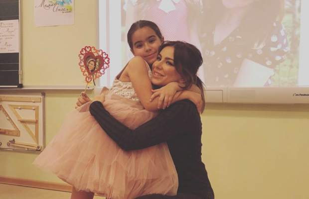 Ані Лорак спантеличила мережу поздоровленням з Днем матері