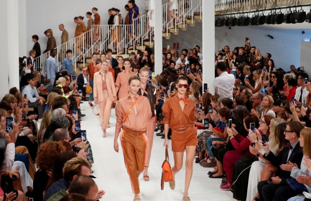 Названо п'ять наймодніших кольорів 2022 року