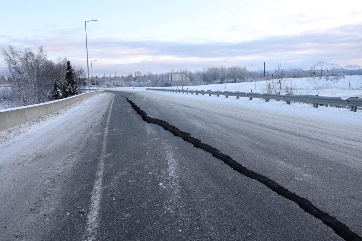 Наслідки землетрусу на Алясці / REUTERS