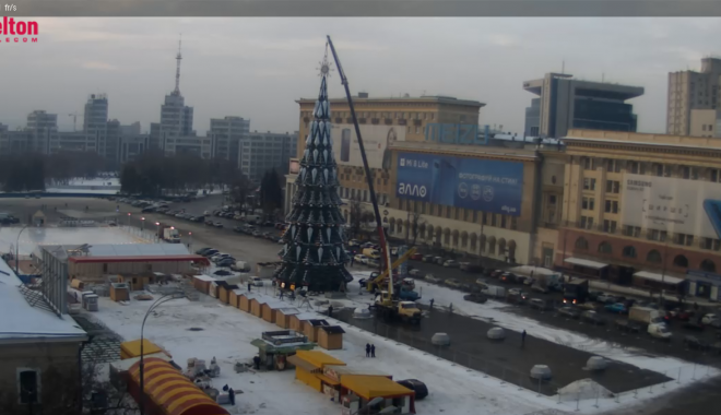 Общая высота символа Нового года составила более 40 метров / скриншот видеозаписи Velton, newsroom.kh.ua Общая высота символа Нового года составила более 40 метров / скриншот видеозаписи Velton, newsroom.kh.ua