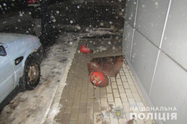 Під час заправки газом автомобіля вибухнув балон газової установки / фото kv.npu.gov.ua