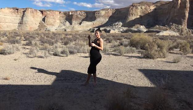 Кайли Дженнер поделилась 11-минутным фильмом о подробностях своей беременности и рождения маленькой Сторми / Скриншот