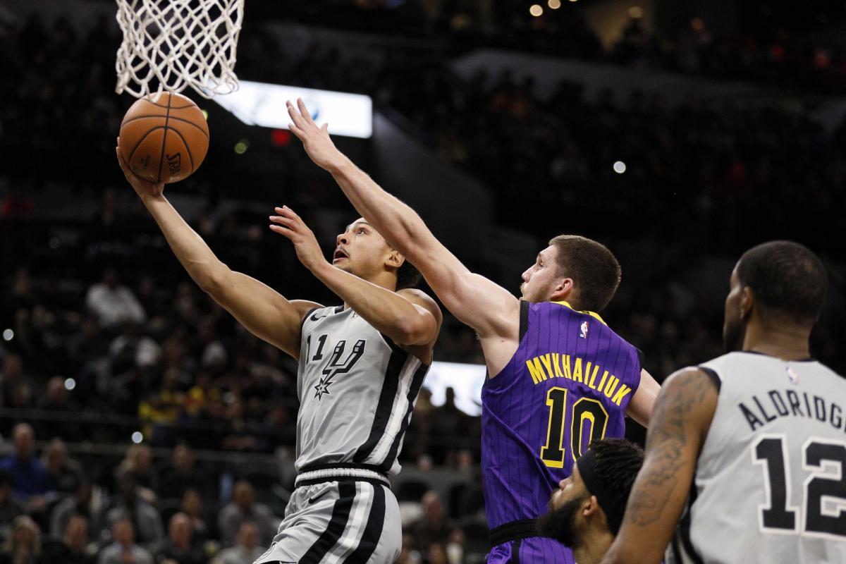 Лейкерс с Михайлюком в составе проиграли Сан-Антонио / Reuters