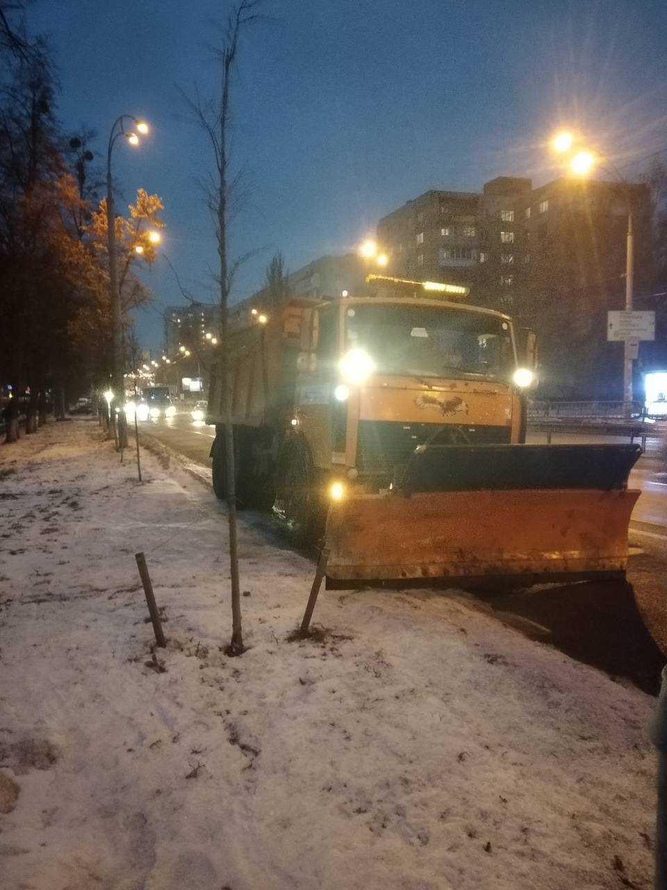 Спецтехніка готова оперативно приступити до роботи у разі погіршення погоди - КМДА Спецтехніка готова оперативно приступити до роботи у разі погіршення погоди - КМДА
