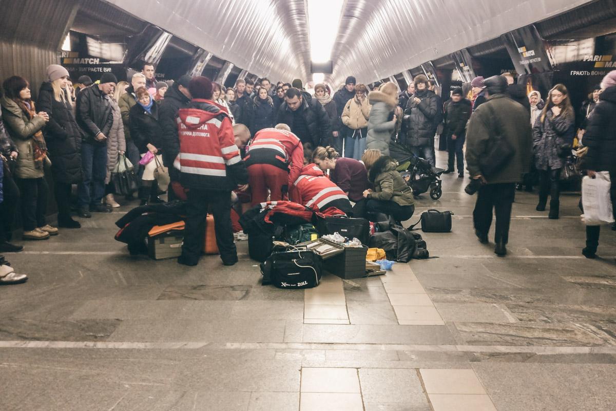 В течение 40 минут врачи боролись за жизнь девочки / фото kiev.informator.ua В течение 40 минут врачи боролись за жизнь девочки / фото kiev.informator.ua
