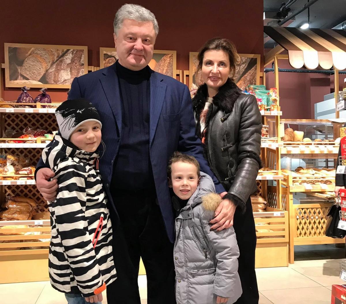Порошенка з дружиною помітили в супермаркеті / фото facebook.com/nautilus.kiev Порошенка з дружиною помітили в супермаркеті / фото facebook.com/nautilus.kiev