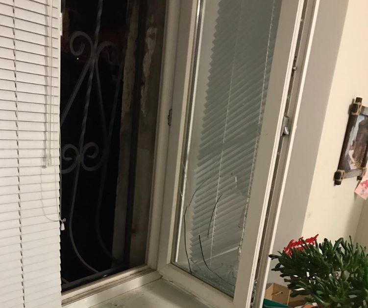 Невідомий намагався через вікно проникнути в офіс кримських правозахисників / Facebook - Антон Наумлюк