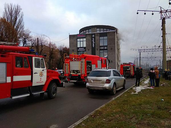 Задимлення йшло з вікна четвертого поверху / фото Андрій Попик Задимлення йшло з вікна четвертого поверху / фото Андрій Попик