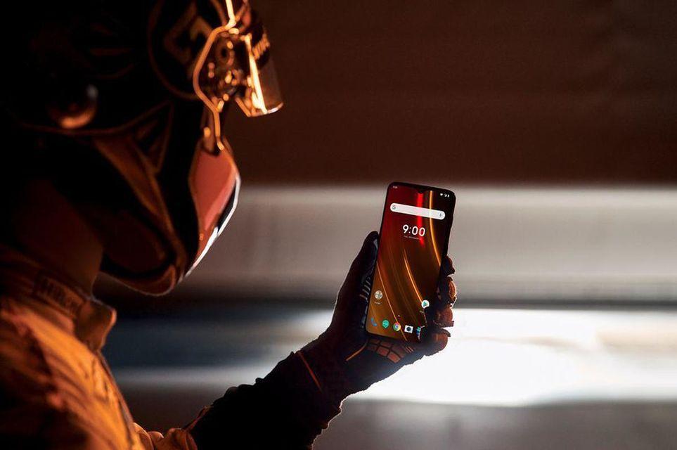 На обратной стороне кроме логотипа OnePlus есть надпись McLaren / фото Oneplus На обратной стороне кроме логотипа OnePlus есть надпись McLaren / фото Oneplus
