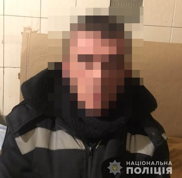 С места преступления подозреваемый скрылся / фото: Нацполіція С места преступления подозреваемый скрылся / фото: Нацполіція