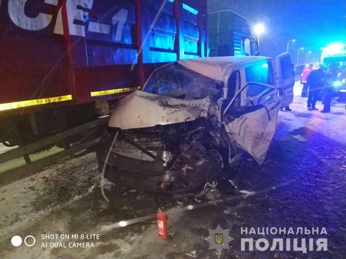 Медики встановлюють діагнози постраждалим / фото: Нацполіція Медики встановлюють діагнози постраждалим / фото: Нацполіція