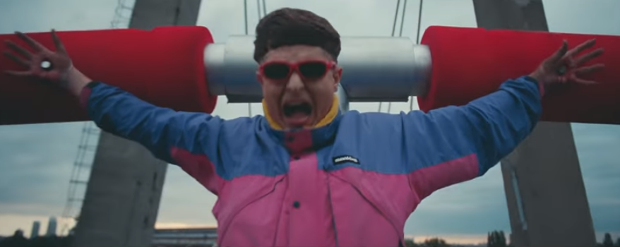 Над кліпом працювала студія Snow Beach і українська компанія 2332 / скріншот Над кліпом працювала студія Snow Beach і українська компанія 2332 / скріншот
