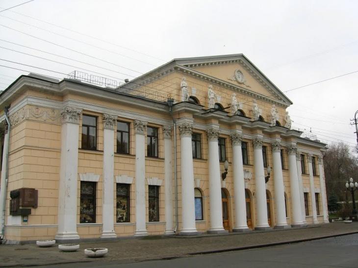 Дніпровський театр драми і комедії / фото dpchas.com.ua Дніпровський театр драми і комедії / фото dpchas.com.ua