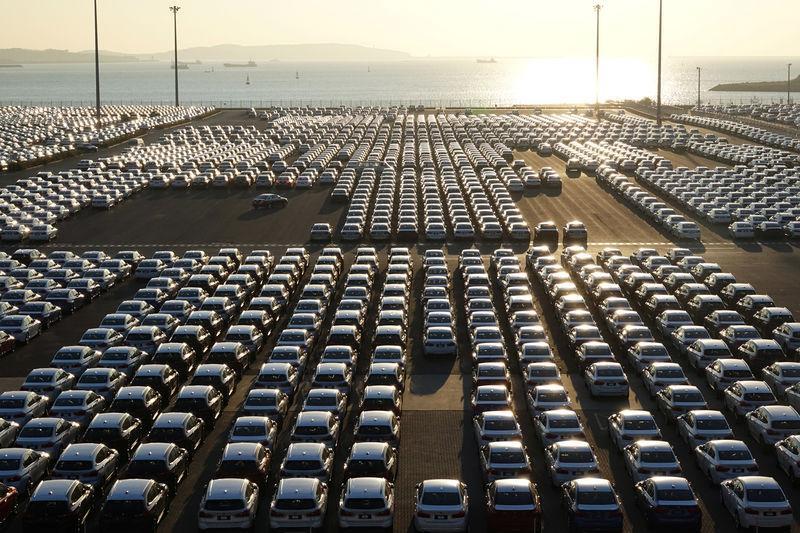 В марте в годовом выражении продажи новых автомобилей выросли на 45% / Иллюстрация REUTERS