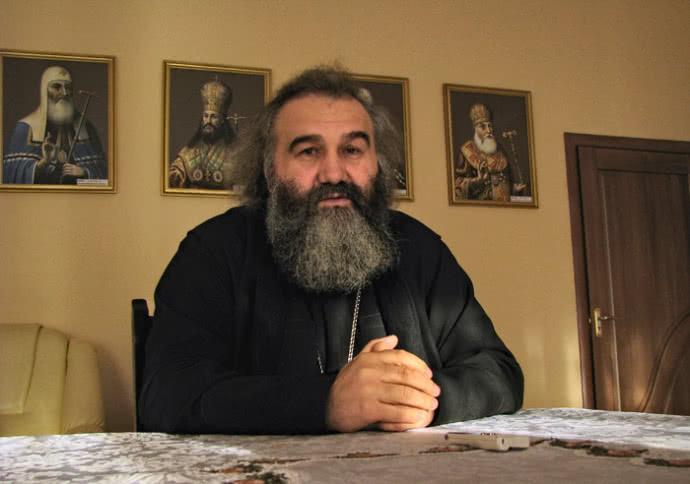 Митрополита Агапита якобы забирала СБУ / фото REAL-VIN.COM Митрополита Агапита якобы забирала СБУ / фото REAL-VIN.COM
