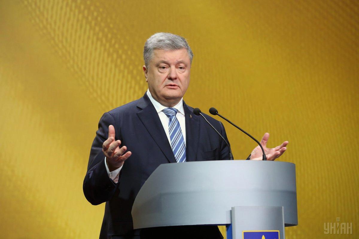 Президент Петр Порошенко заявил, что Россия не сократила свое военное присутствие в Азовском море / фото УНИАН