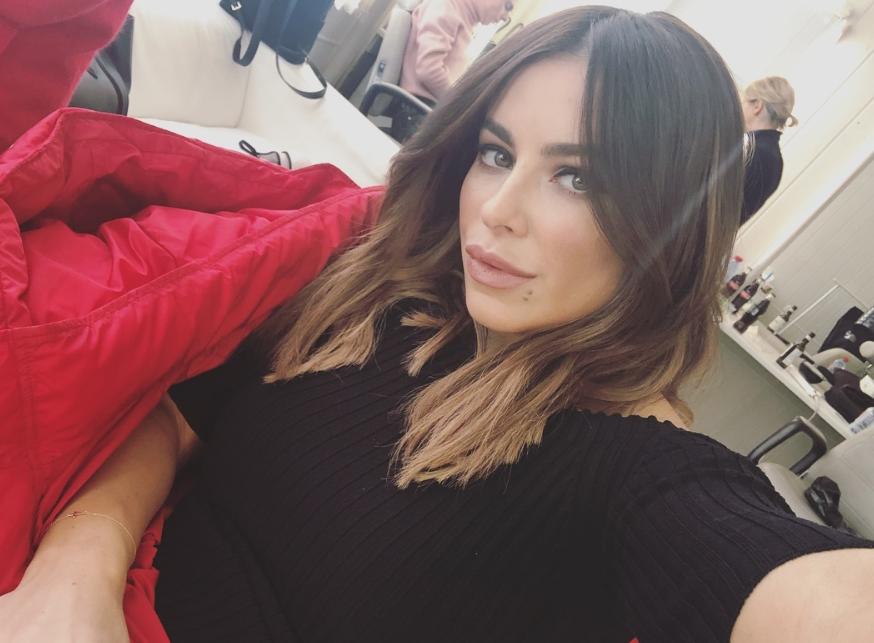 Ані Лорак останнім часом любить робити селфі скрізь, де знаходиться / фото instagram.com/anilorak