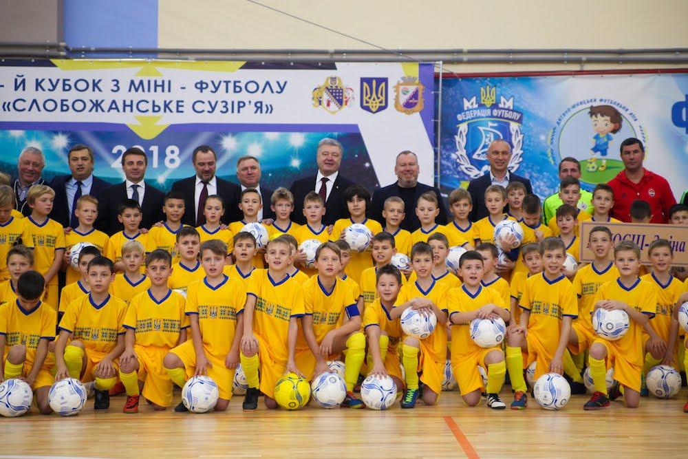Петро Порошенко відкрив змагання в новому спорткомплексі на Дніпропетровщині Петро Порошенко відкрив змагання в новому спорткомплексі на Дніпропетровщині