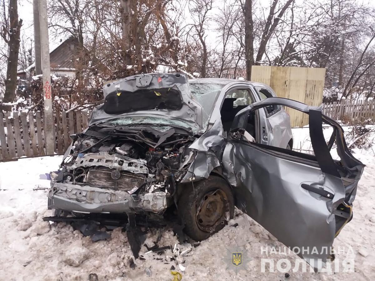 Водій автомобіля Opel не впорався з керуванням / фото: Нацполіція Водій автомобіля Opel не впорався з керуванням / фото: Нацполіція