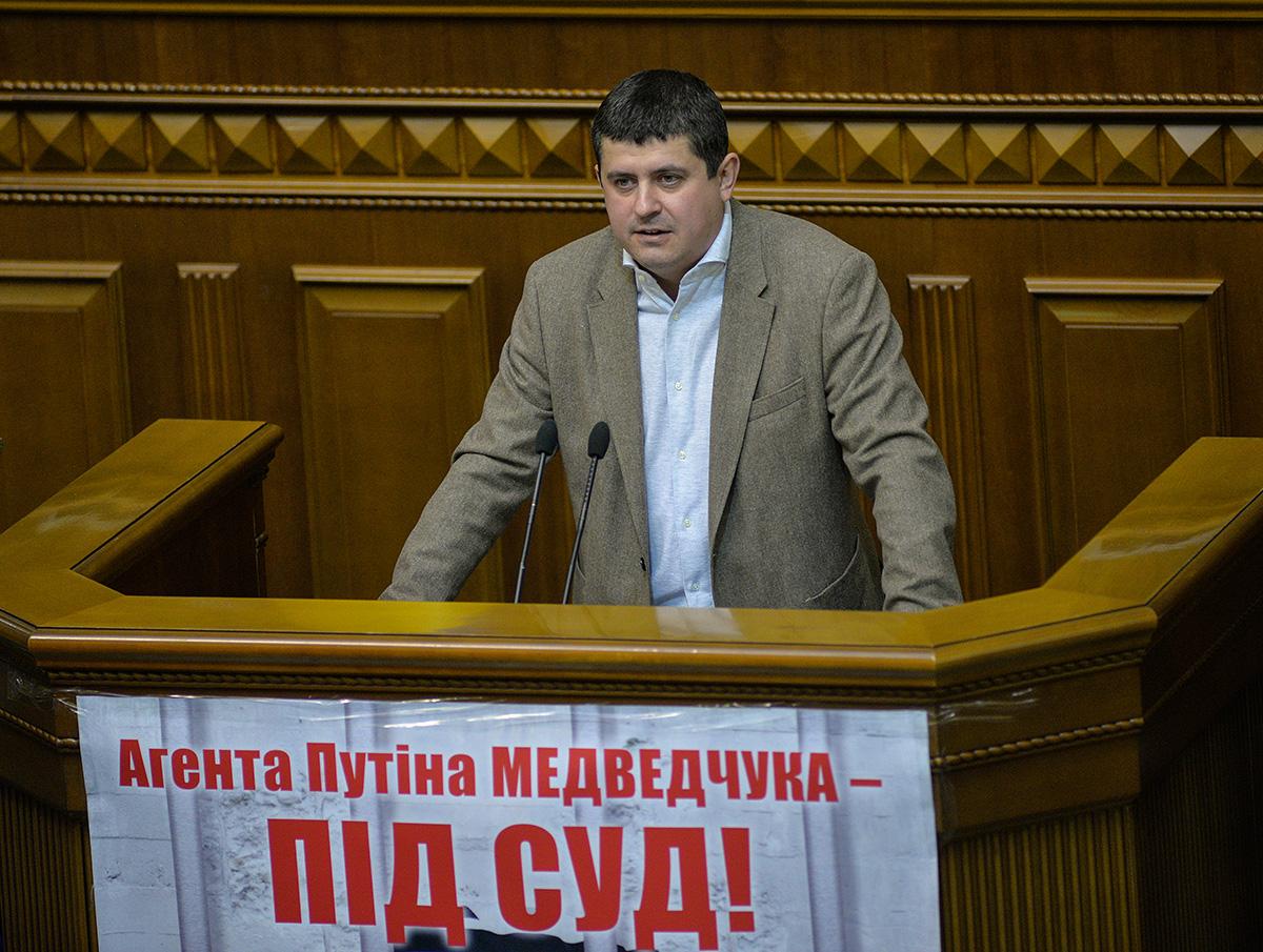 Бурбак звернувся до голів фракцій підтримати проект постанови про створення ТСК / фото nfront.org.ua Бурбак звернувся до голів фракцій підтримати проект постанови про створення ТСК / фото nfront.org.ua