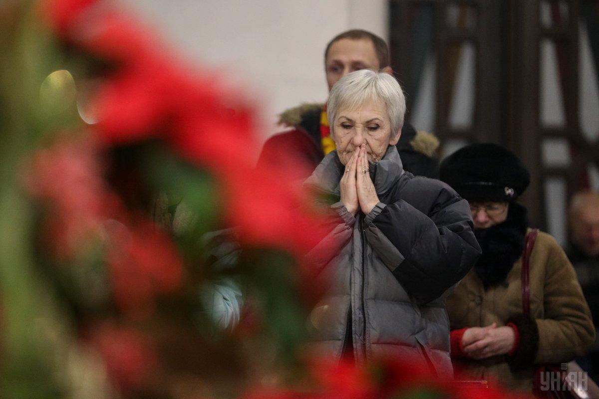 С самого утра католикам необходимо сходить в церковь на исповедь / фото УНИАН С самого утра католикам необходимо сходить в церковь на исповедь / фото УНИАН