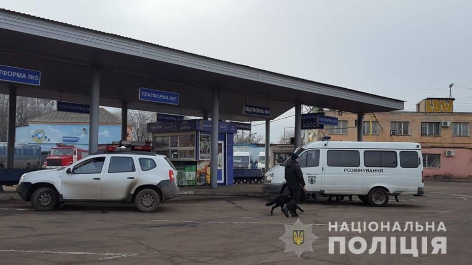 Анонимное сообщение о минировании автостанции поступило правоохранителям сегодня / фото: Нацполиция