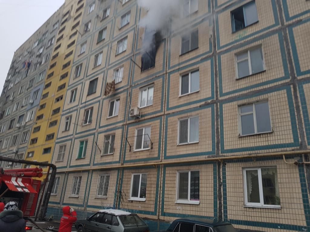 Пожар возник в квартире на четвертом этаже / фото пресс-служба ГСЧС области Пожар возник в квартире на четвертом этаже / фото пресс-служба ГСЧС области