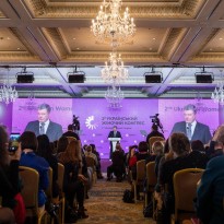 Порошенко выступает за введение гендерных квот в закон о выборах народных депутатов
