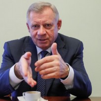 Колебание курса гривни является закономерным процессом – Смолий