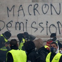 Макрон отреагировал на насилие в ходе протестов в Париже